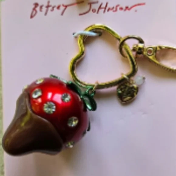 Betsey Johnson Chocolate Dipped Strawberry Charm Keychain Bag Charm Ti Rt Te - Picture 2 of 2